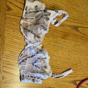 Elegant Lace Underwire Bra - Cream and Black